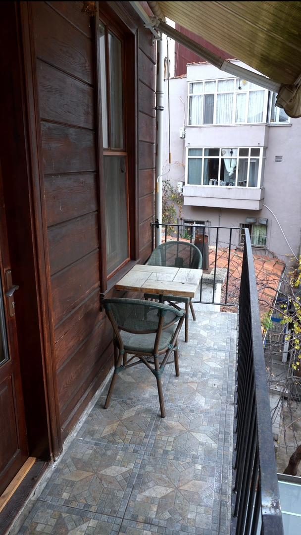 Can Turgut'tan Beyoğlu gezi rehberi ve Adile Hanım Konağı'nın Cihangir'e açılan balkonu